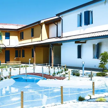 In Villaggio Ai Pini In Lido Altanea Apartment