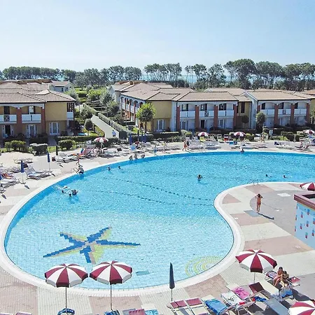 Apartment In Villaggio Ai Pini In Lido Altanea *
