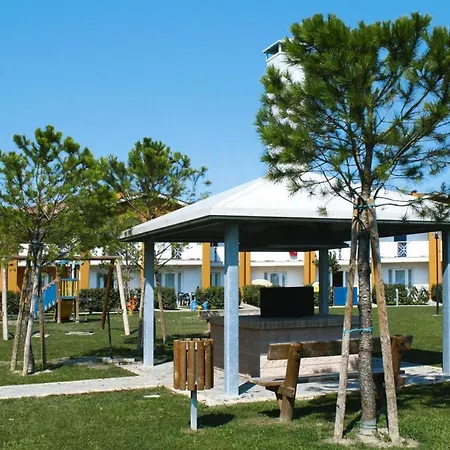 Apartment In Villaggio Ai Pini In Lido Altanea