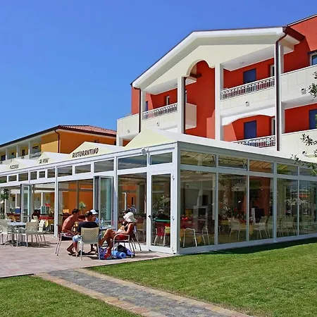In Villaggio Ai Pini In Lido Altanea Apartment