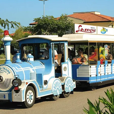 In Villaggio Ai Pini In Lido Altanea *