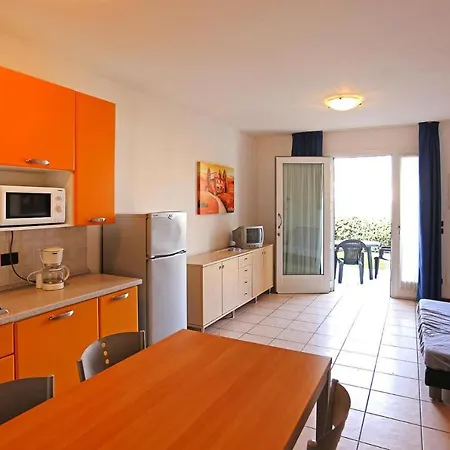 In Villaggio Ai Pini In Lido Altanea Apartment *
