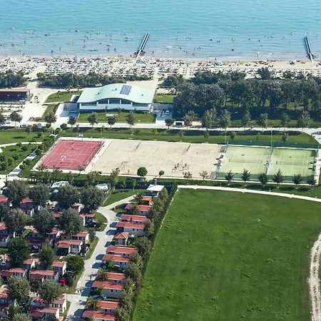 아파트 In Villaggio Ai Pini In Lido Altanea 카오를레